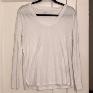 GAP white tee
